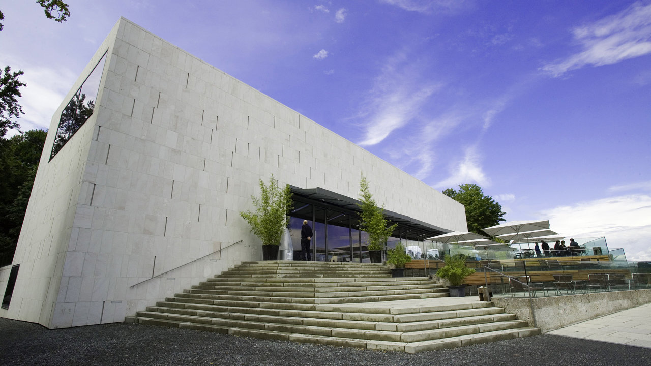 Budova Muzea moderního umìní na vrcholu Mnišské hory