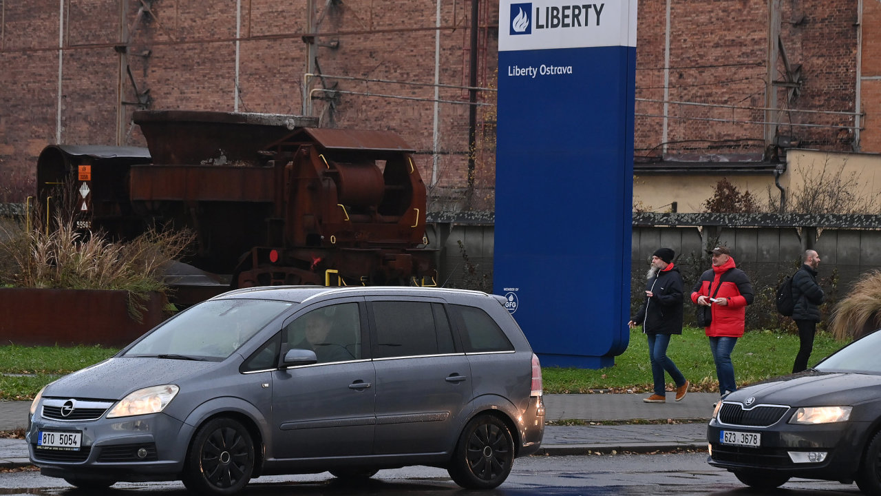 Zamstnanci Liberty Ostrava odchz z prce po skonen rann smny, 20. prosince 2023.