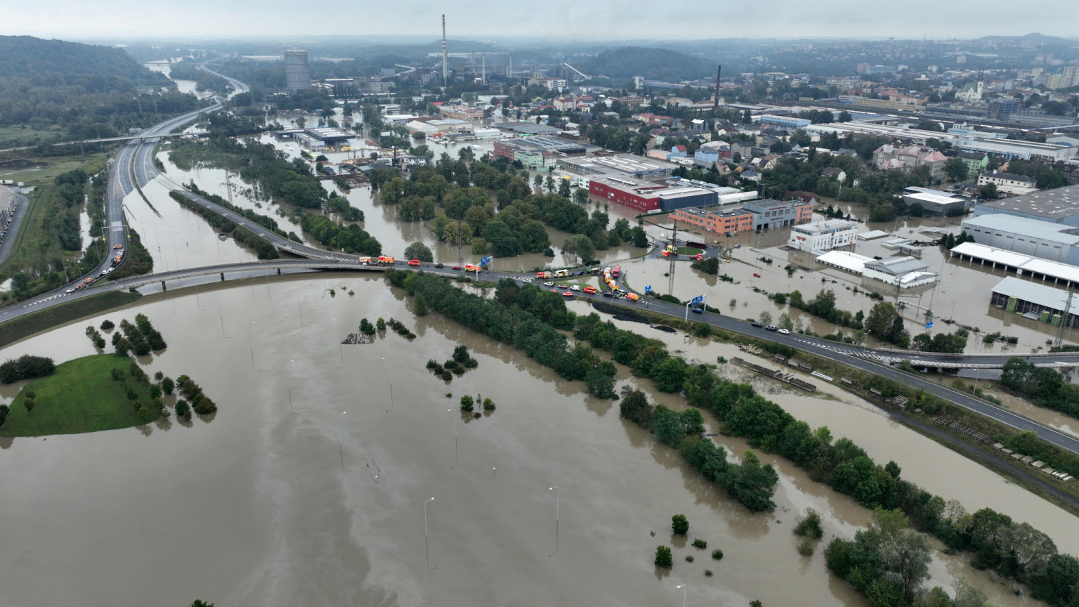 Zábry z dronu na mstskou ást Mariánské Hory a Pívoz v Ostrav, 16. záí 2024.