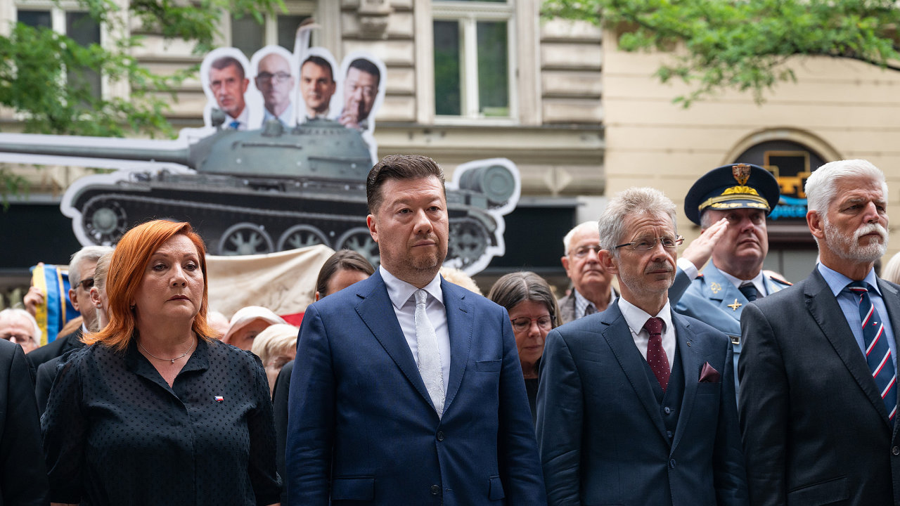 Alena Schillerov�, ministryn� financ�, politi�ka, Tomio Okamura, p�edseda...
