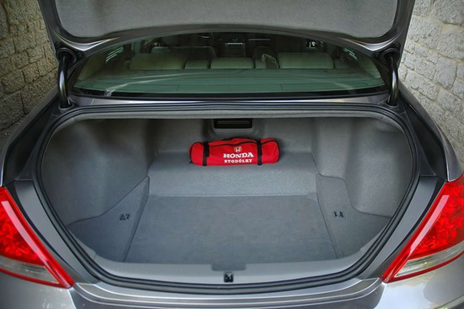 961320343_honda_legend_23_550x367_.jpg