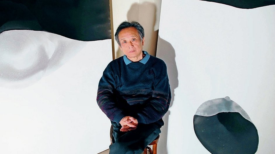 Gao Xingjian zdaleka není jen spisovatelem. V Èínì byl prùkopníkem absurdního dramatu, soustavnì se vìnuje také avantgardnímu filmu a malbì.