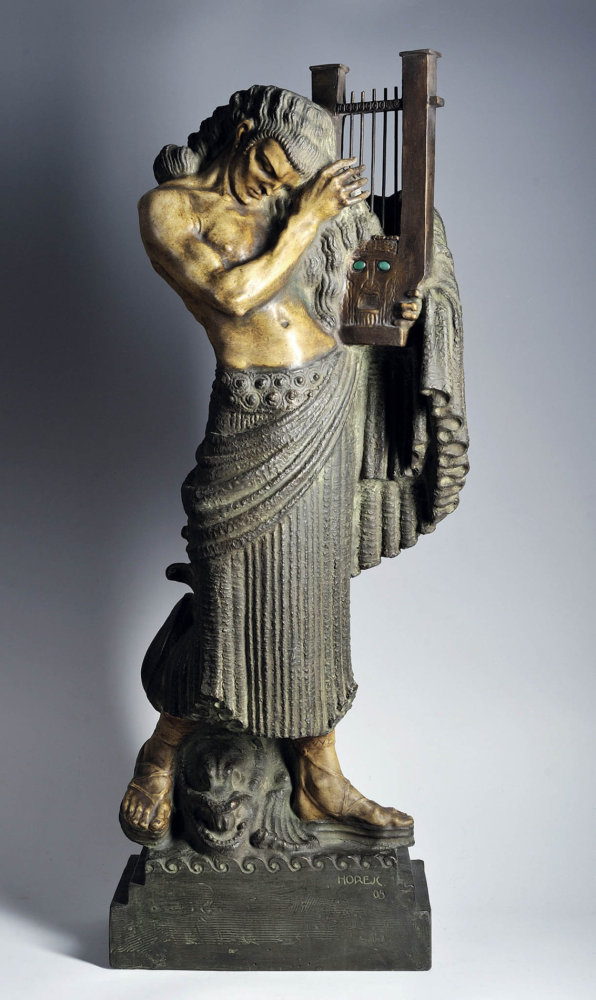 Orfeus, 1908, polychromovaná sádra, sklo