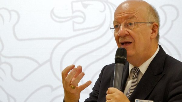 Testbed. Otevření národního centra Průmyslu 4.0 se účastnil německý profesor Wolfgang Wahlstern, který s tímto termínem jako první přišel.