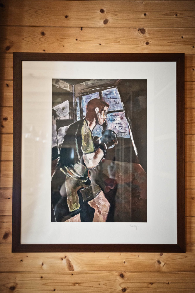 Knihovnu na Petrovce zdobí originální grafiky od Boba Dylana, vlastnoručně signované.