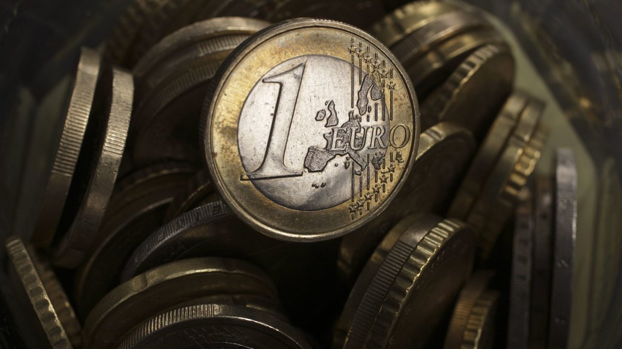 Euro oslabuje už nìkolik dnù v øadì