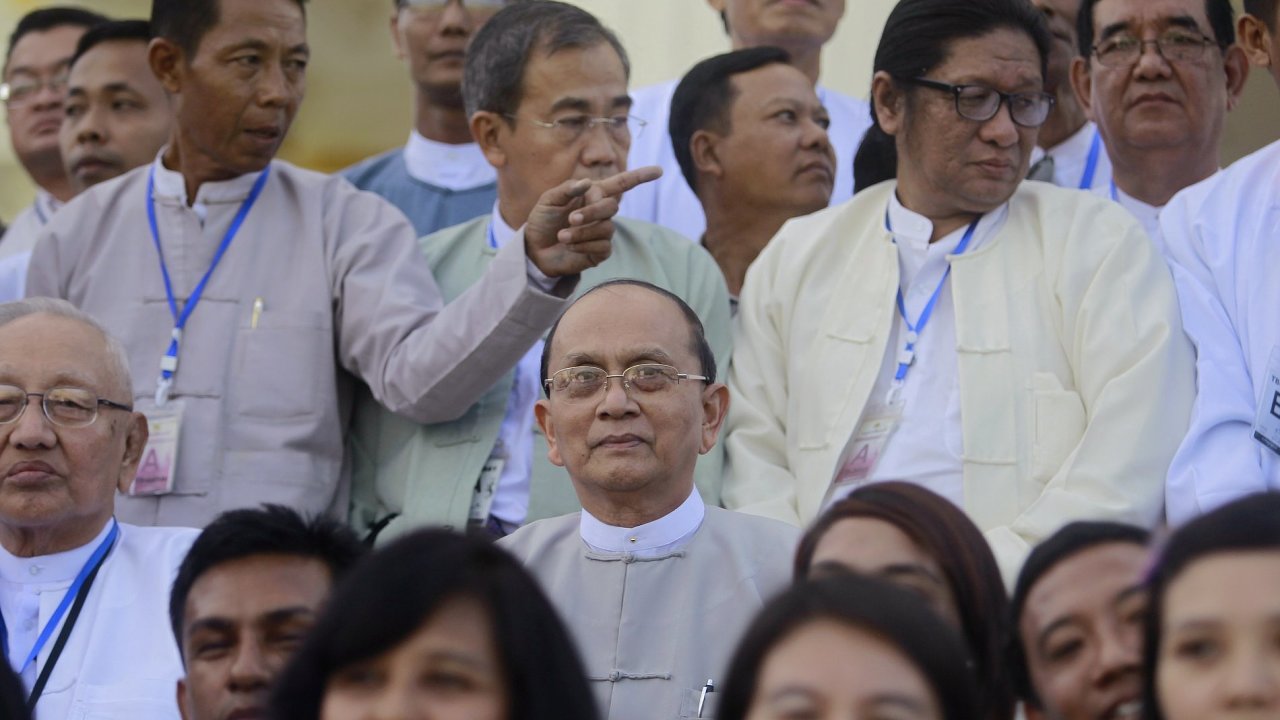 Barmsk prezident Thein Sein po sv tiskov konferenci (uprosted)