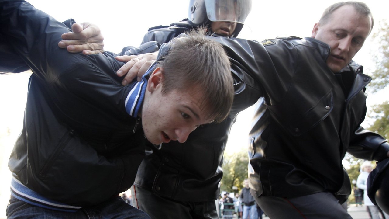 Zadren demonstrant za prva homosexul v Moskv