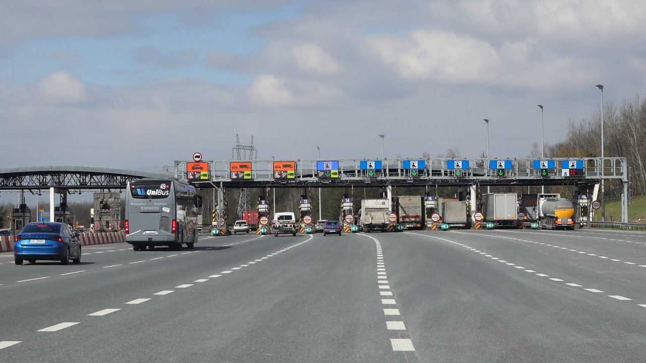 D�lnice A4 v Polsku, �sek Krakov - Katovice - 4. dubna 2023, m�tn� br�ny na...