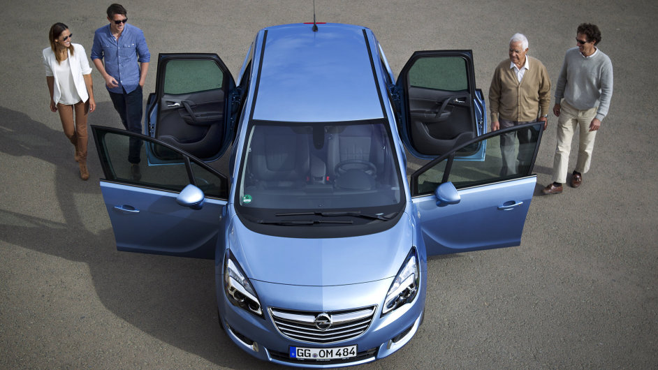 Poznvacm znamenm Opelu Meriva zstv i po faceliftu protismrn otvrn zadnch dve.