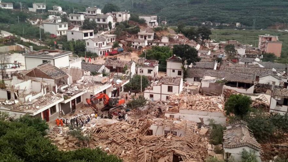 Nedělní zemětřesení v čínské provincii Jün-nan si vyžádalo 150 mrtvých