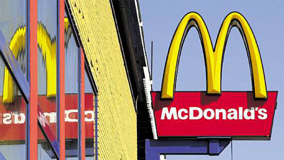 McDonalds se krom kritiky potk rovn s vyslovenmi pomluvami. V 70. letech se teba kalo, e do hamburger pidv ervy.