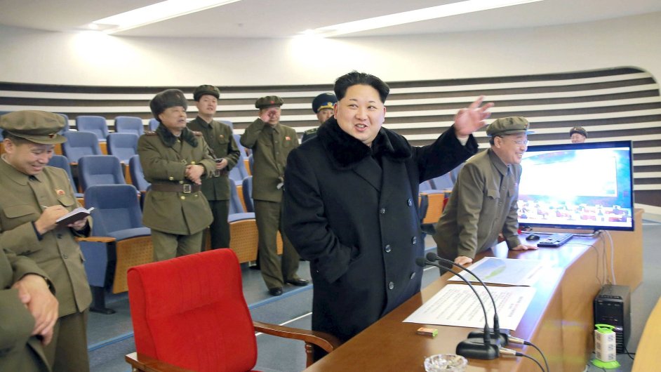 Kim ong-un sleduje start rakety dlouhho doletu, Severn Korea