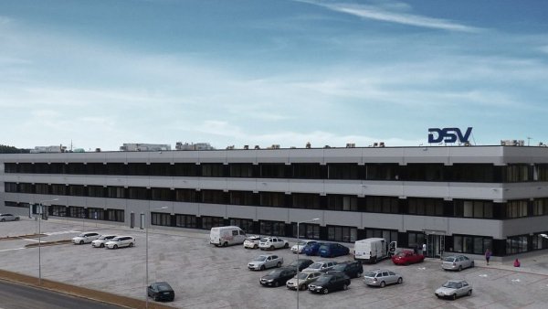 Logistické centrum DSV, nejlepší průmyslová stavba roku 2016.