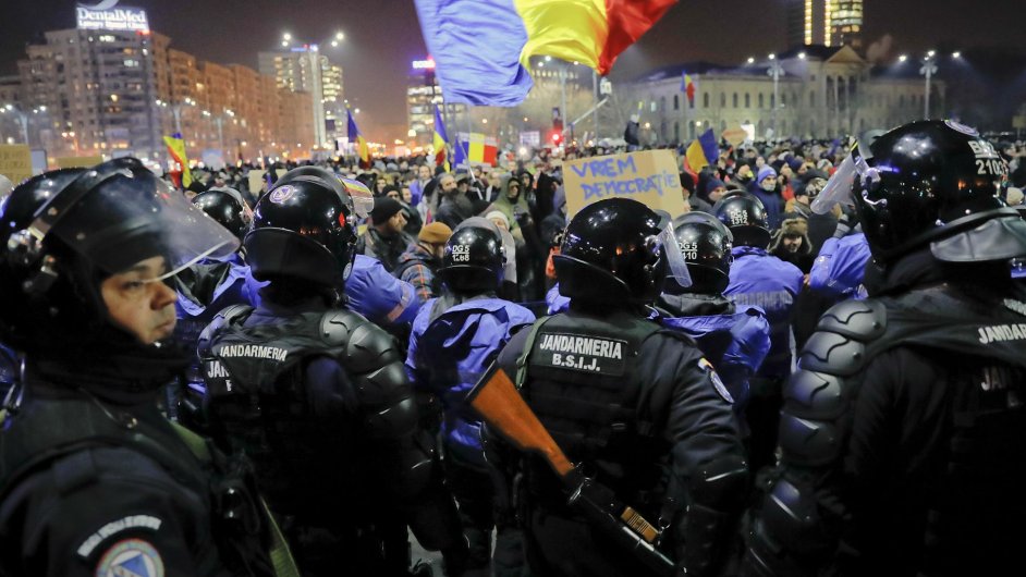 Demonstrace vyvolal v Rumunsku vldn krok, kter dekriminalizoval nkter korupn iny.