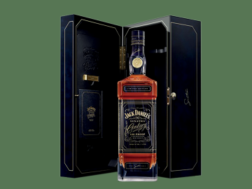 Frank Sinatra byl milovníkem whiskey a té od Jacka Danielse obzvlášť. Jack Daniel‘s Sinatra Select byla vytvořena na počest tohoto přátelství. Zraje ve speciálně upravených sudech, které mají na vnitřní straně hluboké drážky. Díky této úpravě má whiskey výraznější a plnější chuť.