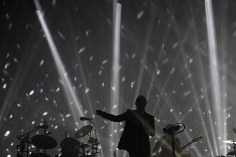 Snímek z vystoupení Radiohead na festivalu Glastonbury.