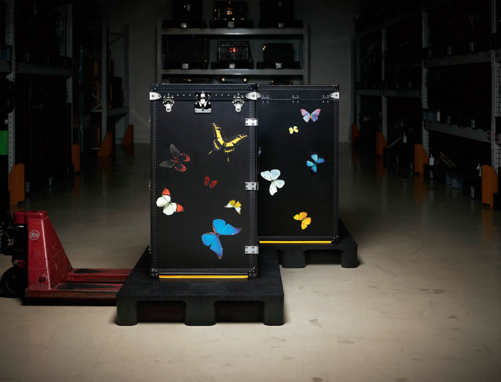2009: Damien Hirst x Louis Vuitton – spolupráce s britským výtvarným umělcem Damienem Hirstem