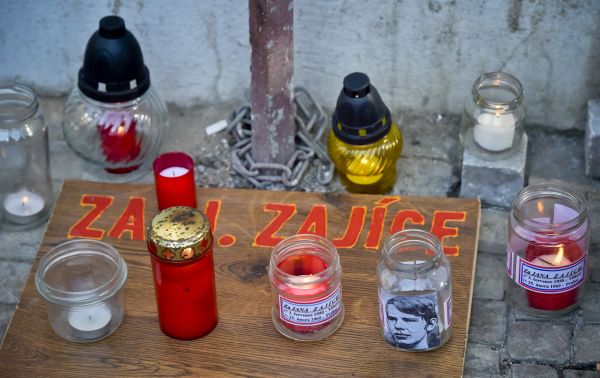 Na V&aacute;clavsk&eacute;m n&aacute;m�st&iacute; v Praze se 25. &uacute;nora konalademonstrace za svobodupodnik&aacute;n&iacute;v&iacute;t�zn&eacute;ho &uacute;nora. Akci uspo�&aacute;dali z&aacute;stupci ob�ansk&yacute;chiniciativparlamentn&iacute;ch i neparlamentn&iacute;ch politick&yacute;ch stran aKo