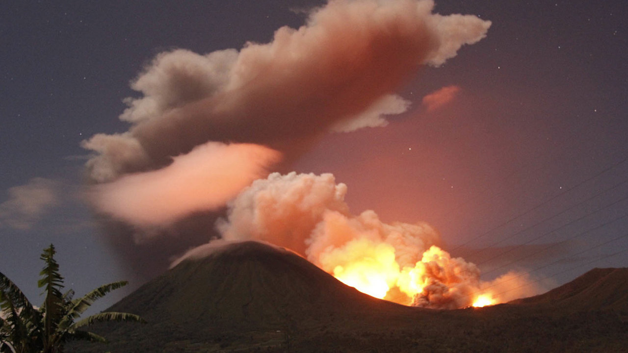 Indonsk sopka Mount Lokon