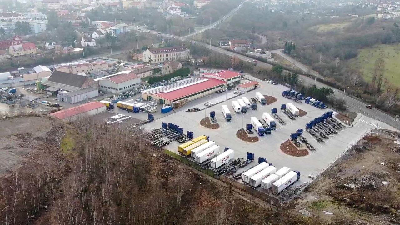 Nové parkovištì spoleènosti VCHD Cargo v Kladnì.