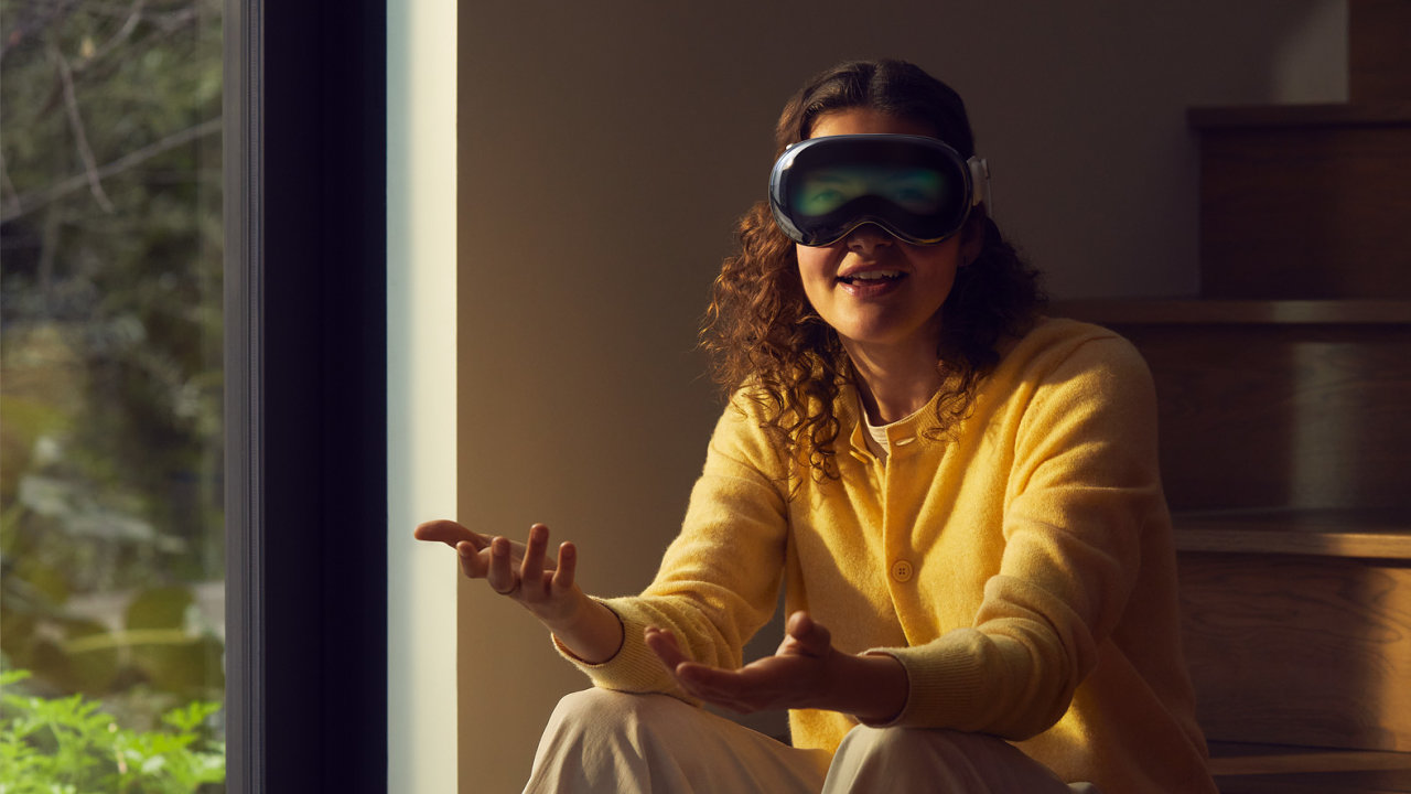 Apple Vision Pro slibuje propojení reality a virtuálních svìtù.