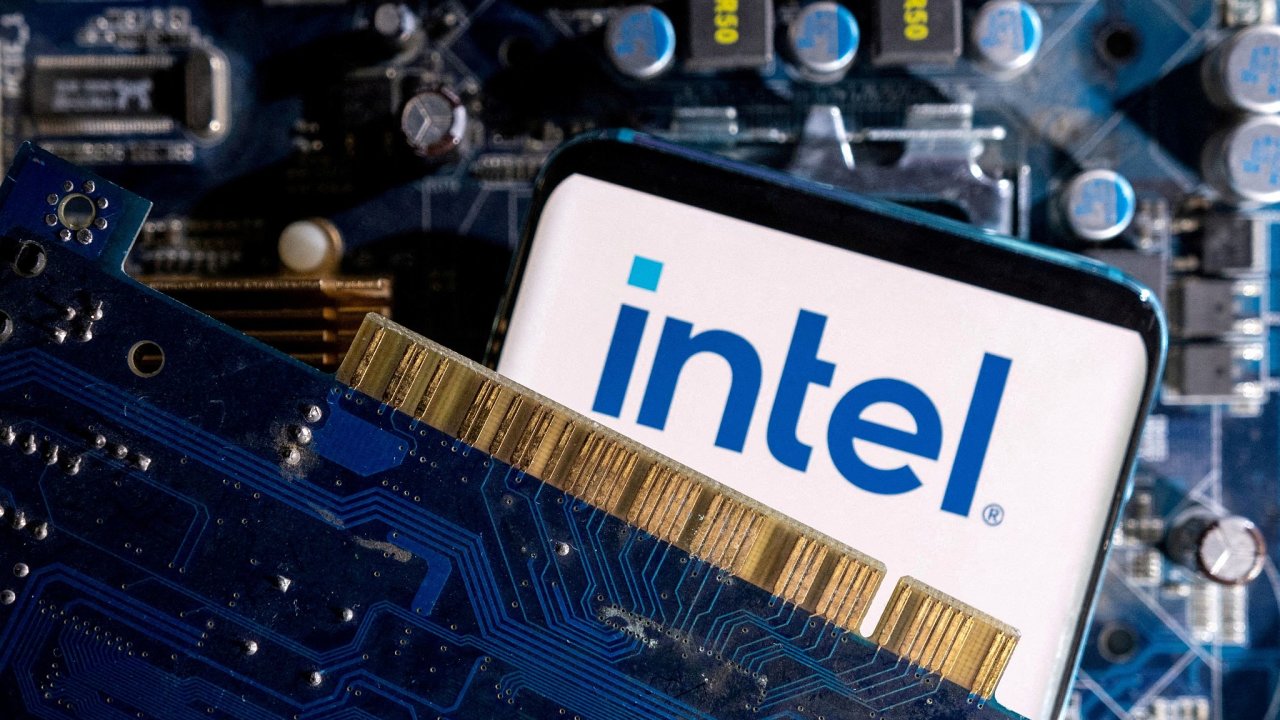 Americk Intel investuje ve stedn Evrop do vroby ip destky miliard dolar.