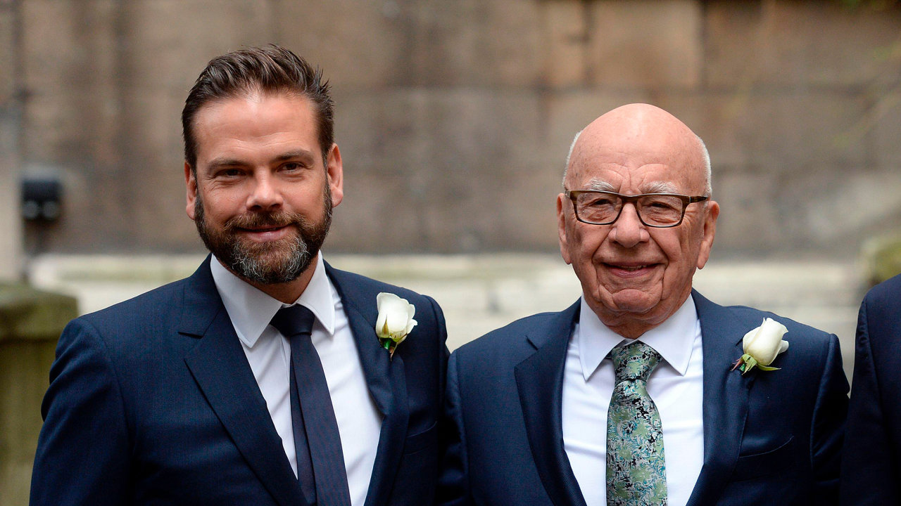 Konen to klaplo. Rupert Murdoch se synem Lachlanem, kter podle erstv dohody se sourozenci bude mt rozhodujc slovo pi zen rodinnho medilnho impria. Nebude to ale zadarmo.