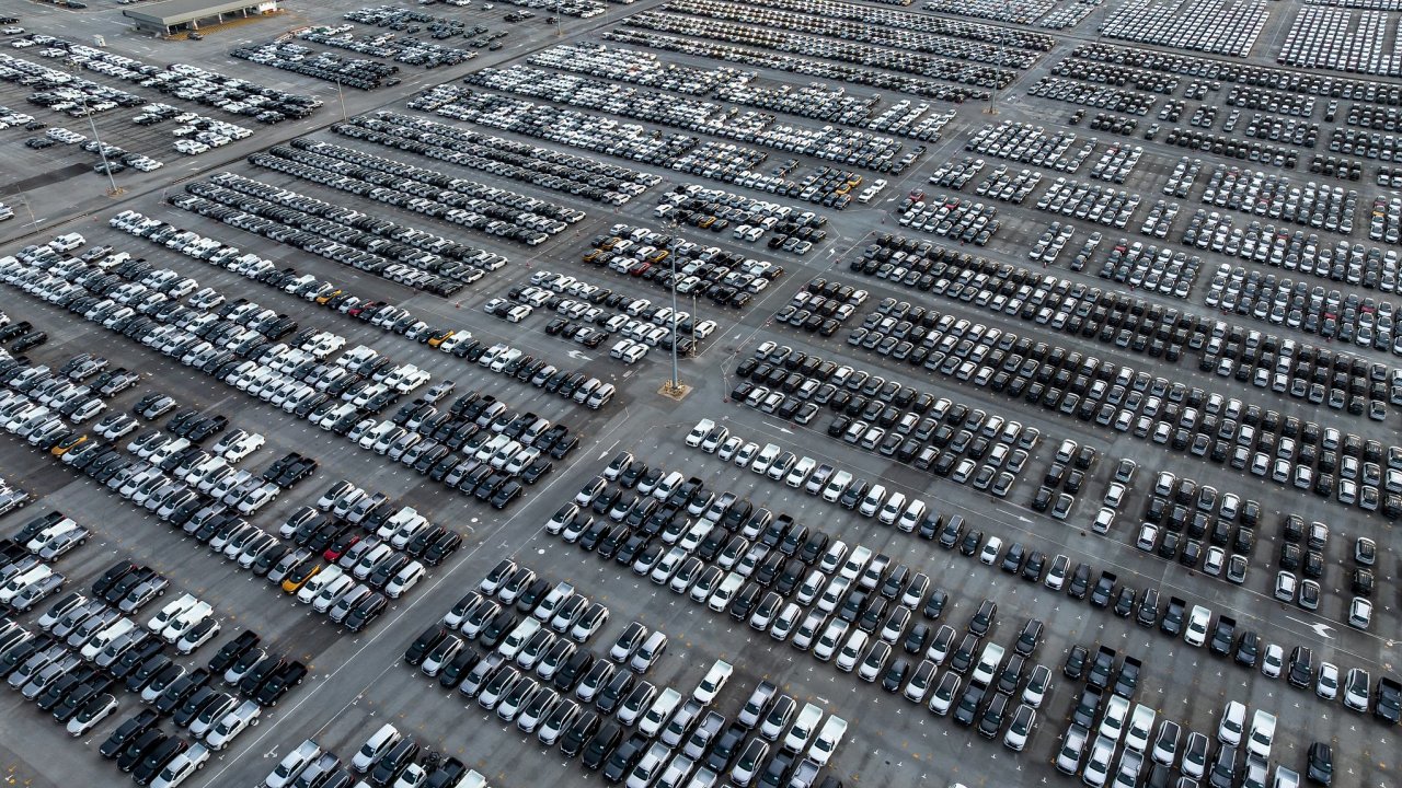 automobilov a motoristick prmysl, prodej novch automobil, parkovit, automobilov prmysl