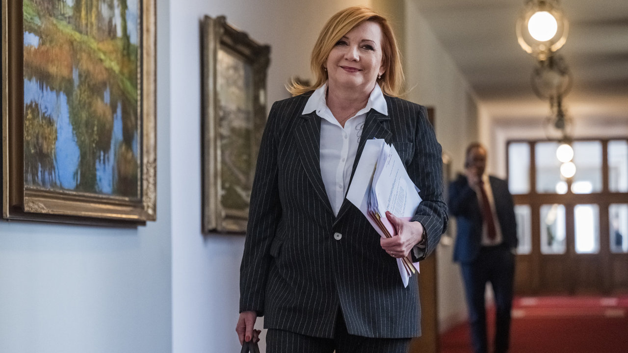Alena Schillerov�, ministryn� financ�