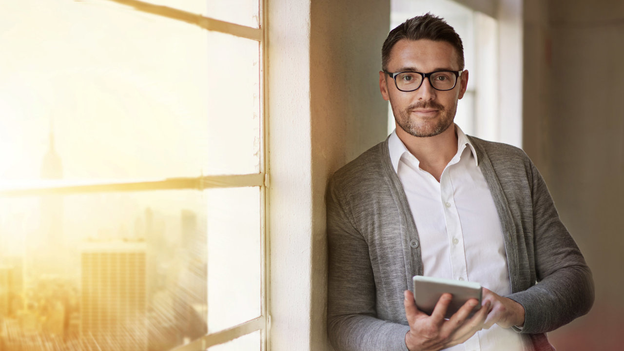 Cropped portrait of a businessman using a digital tablet in his officehttp://195.154.178.81/DATA/i_collage/pi/shoots/805350.jpg
