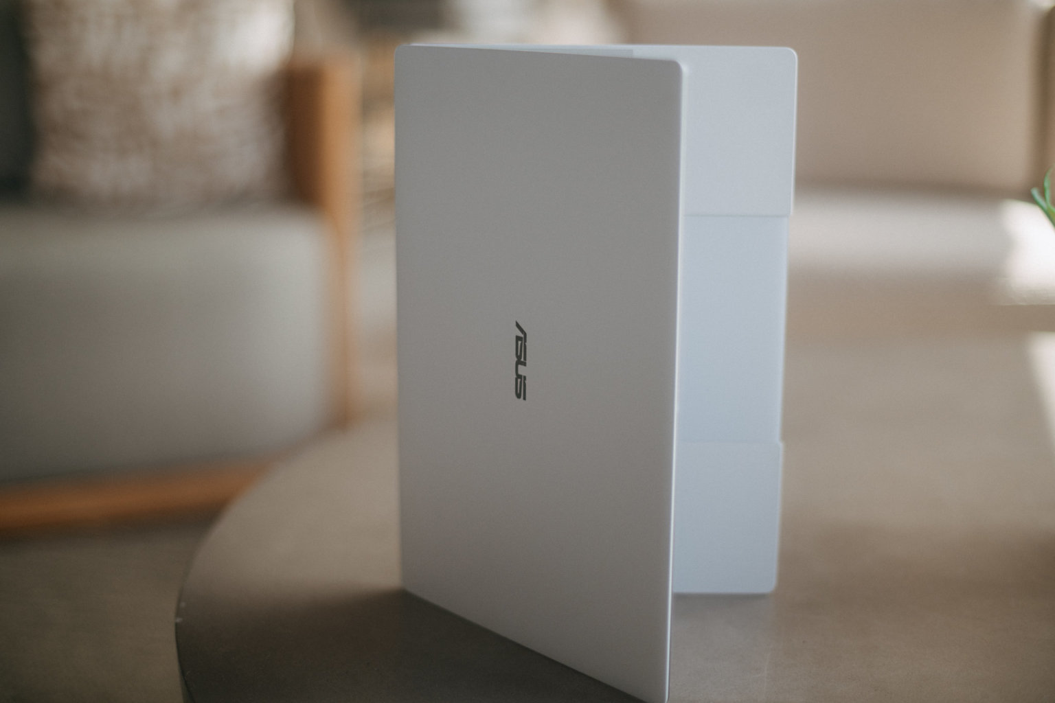 ASUS ExpertBookUltra ACN (Foto: komerční článek) ASUS ExpertBookUltra ACN