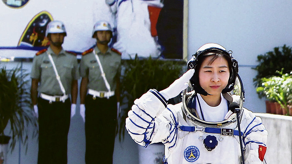 nsk astronautka Liu Yang ped startem lodi en-ou 9