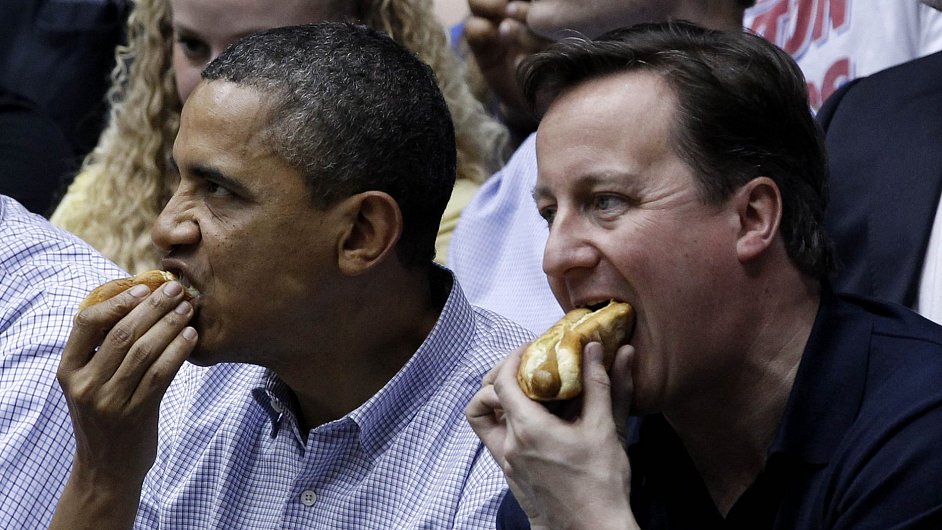 David Cameron a Barack Obama na basketbalu