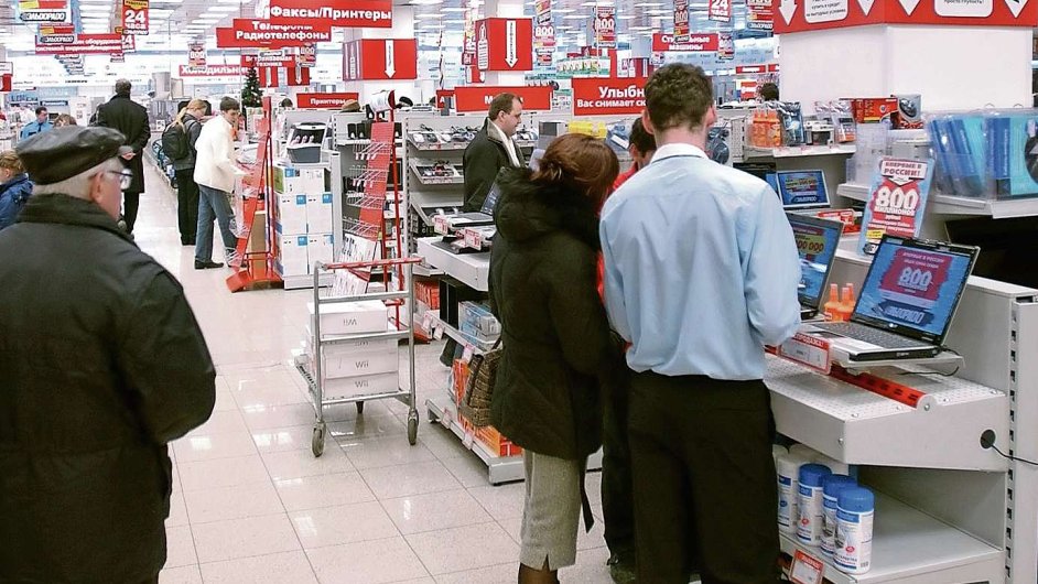 V Rusku klesaj nkupy v drahch obchodech, trby se zvyuj megamarketm a levnm etzcm.