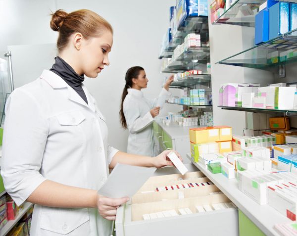 V�t&scaron;inu prodej� l&eacute;k&aacute;ren st&aacute;le tvo�&iacute; l&eacute;ky na p�edpis - Ilustra�n&iacute; foto.