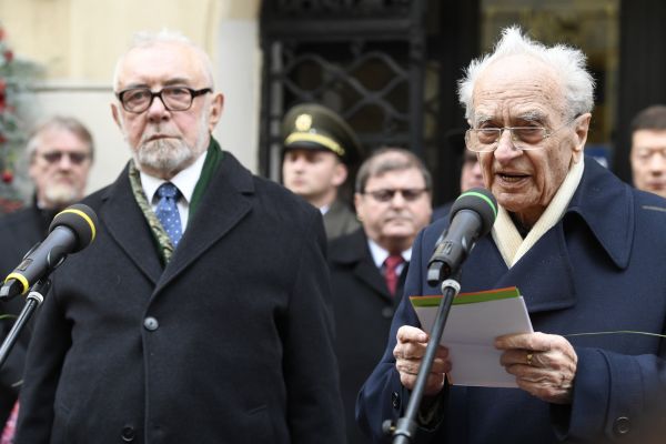 Na sv&eacute; tehdej&scaron;&iacute; spolu�&aacute;ky vzpomn�l i pam�tn&iacute;k, student z roku 1939 Vojm&iacute;r Srde�n&yacute;, jemu� je 98 let.