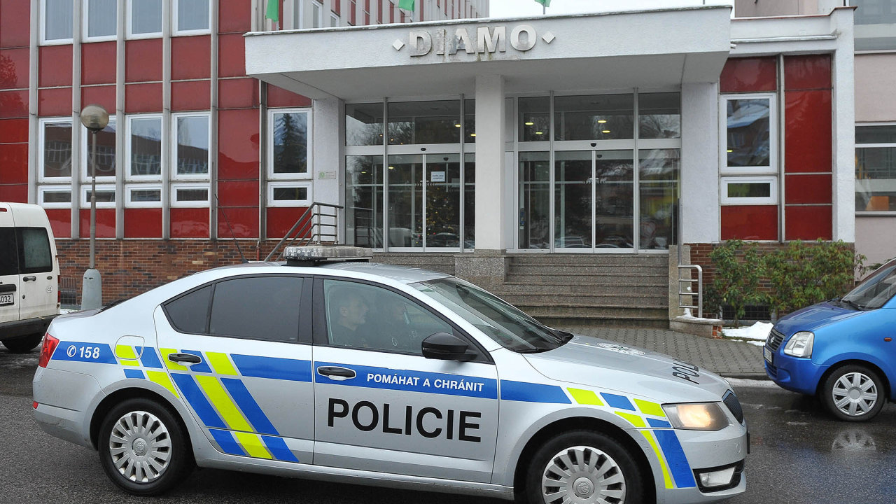 Vedení Diama k úternímu zásahu policistù na øeditelství podniku a v jednom ze závodù mlèelo.