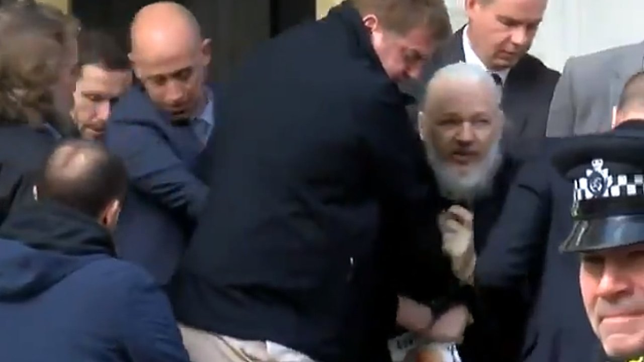 Julian Assange, zatkn.