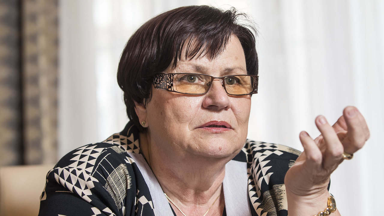 Ministrynì spravedlnosti Marie Benešová (za ANO) pøed poslanci podpoøila snìmovní verzi. Je podle ní 