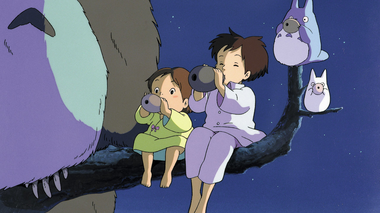 Mei a Sacuki, hrdinky kresleného filmu Můj soused Totoro, se spřátelí s lesními duchy a prožijí s nimi největší dobrodružství svého života.