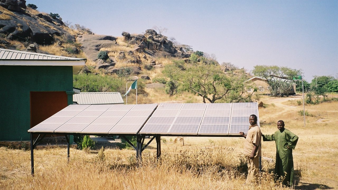 Solrn panely v Africe, ilustran foto