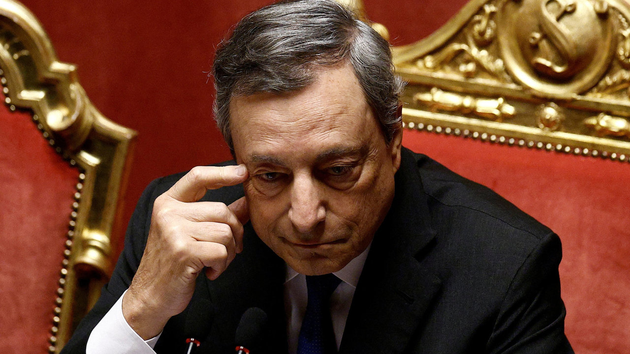 Italský premiér Mario Draghi konèí, vládní strany už nechtìjí pokraèovat v reformách.