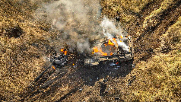 Rusko na Ukrajině ztratilo tisíce tanků, kvalitu ale nahradilo kvantitou. Jak dlouho ještě velké ztráty vydrží?