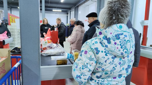 Po zlatých bramborách se v obchodech objevila nová delikatesa – zlaté okurky. Zelenina se pro běžné Rusy stává symbolem zdražování