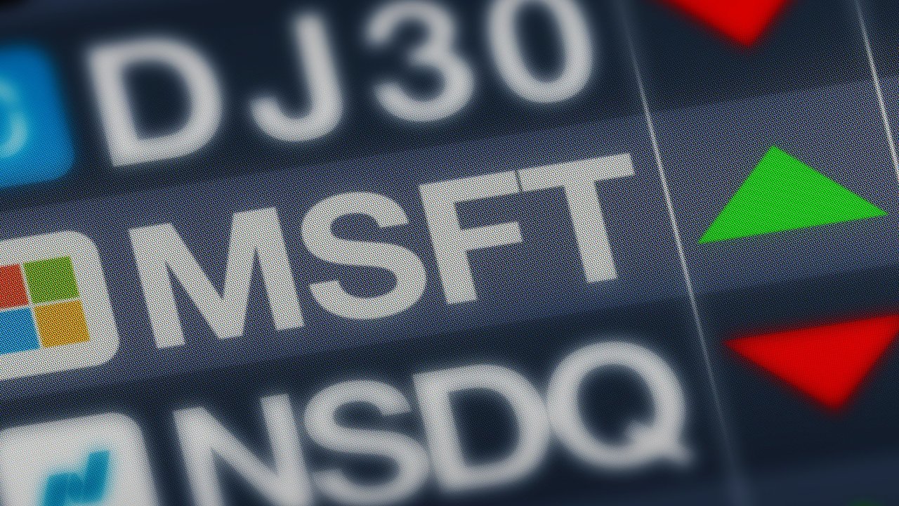Nap��klad miliard�� Bill Ackman vym�nil akcie spole�nosti Alphabet za Microsoft.