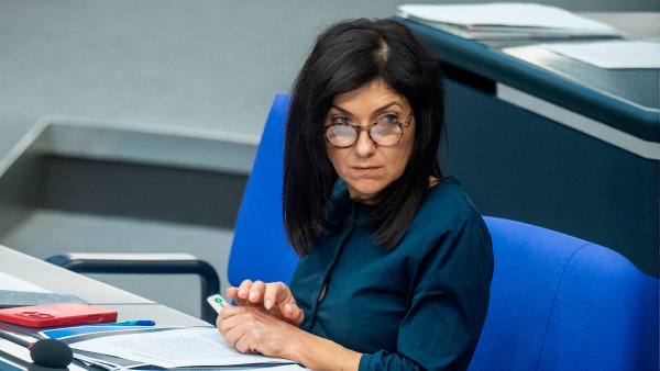 Katherina Reiche (CDU), spolkov� ministryn� hospod��stv� a energetiky,...