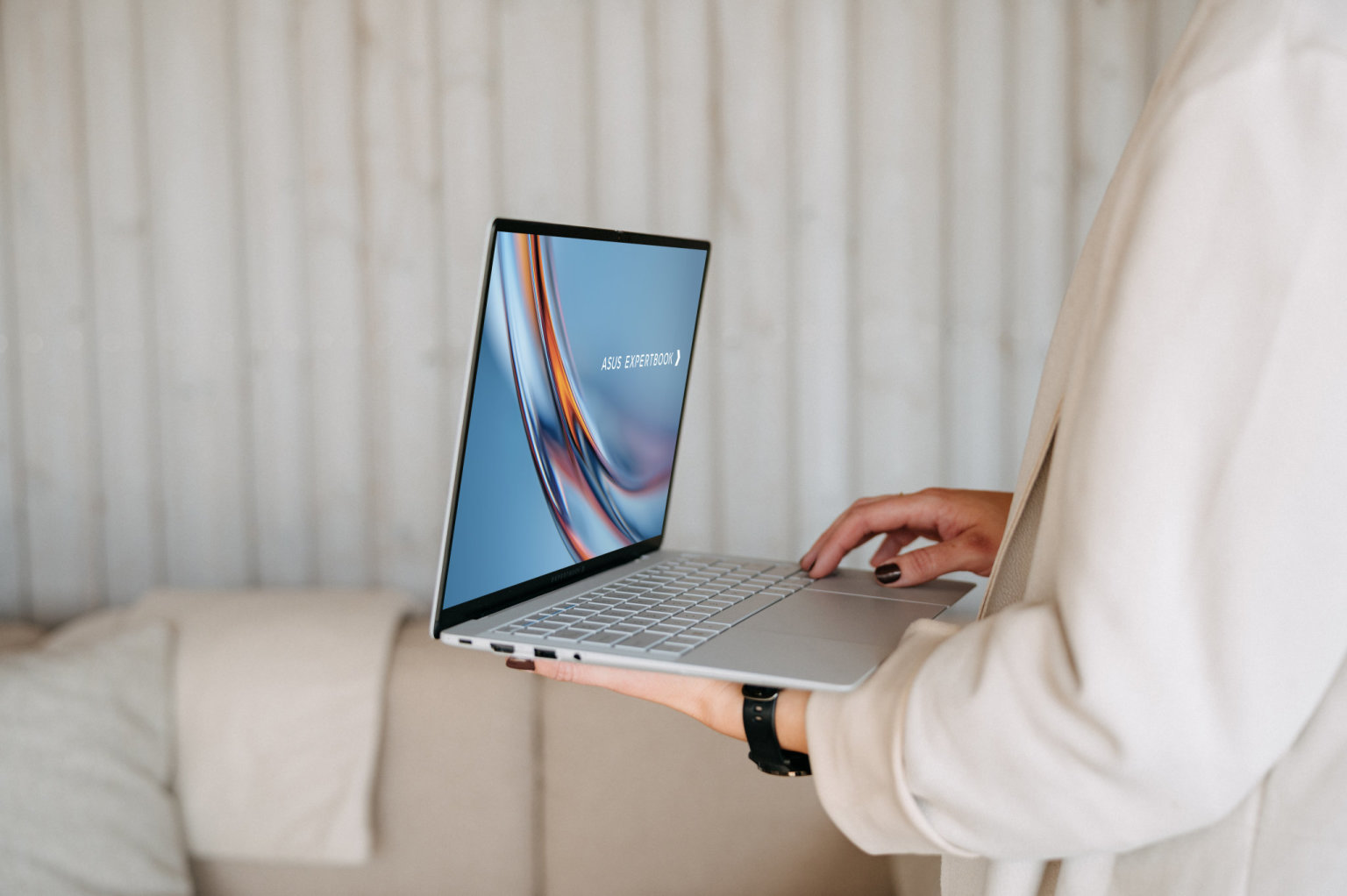 ASUS ExpertBookUltra ACN (Foto: komerční článek) ASUS ExpertBookUltra ACN