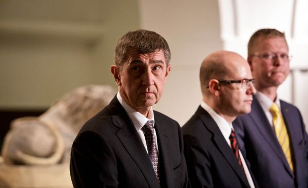 Osamocen&yacute; mezi spojenci: &Scaron;&eacute;f ANO Andrej Babi&scaron; si v &uacute;ter&yacute; post�oval, �e �SSD a KDU-�SL spole�n� &uacute;to�&iacute; na jeho hnut&iacute;, jako by byly jedna strana.