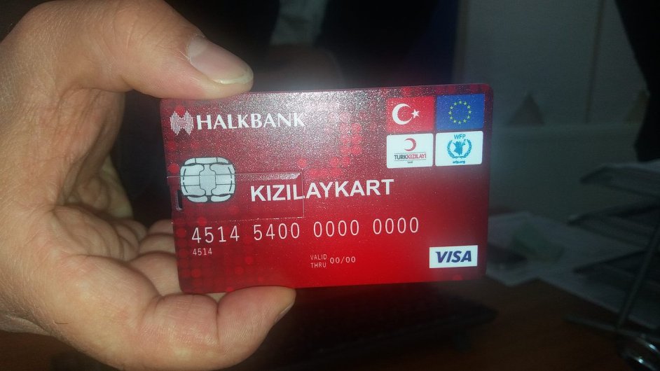 Turecko rozdv uprchlkm platebn karty se 700 K na msc.